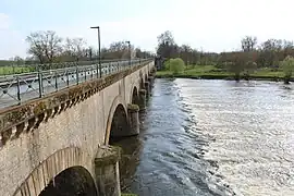 Water bridge on the Loire near Digoin