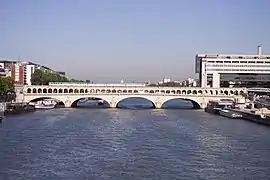 Pont de Bercy over the River Seine, Paris, carrying the Paris Métro on its upper deck and a boulevard extension on its lower deck (2006)