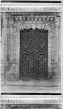 Main door of the Palace in 1920.