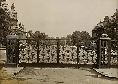 The papyrus flower - Porte d'honneur, at the International Exhibition of Modern Decorative and Industrial Arts in Paris, by Edgar Brandt, 1925