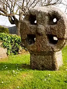 Fig. g9: Porthilly cross (a listed grade 2 medieval four-holed cross in Porthilly Churchyard)