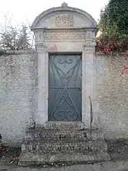 The gate of the presbytery of Pizieux