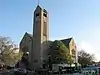 Toren van de oude kerk Saint-Quentin, met uitzondering van het oorlogsmonument en de rand van de put van de achttiende eeuw