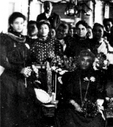  Kaʻiulani and Liliʻuokalani in mourning at Washington Place