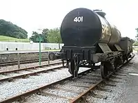 Buffer and chain three-link coupling on a tank wagon