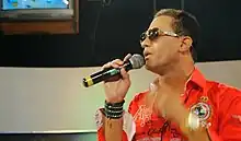 Raulín Rodríguez performing live.