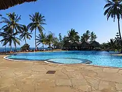 Reef Hotel giant swimming pool.