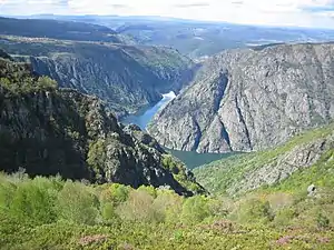 The Sil River divides the provinces of Lugo and Ourense.