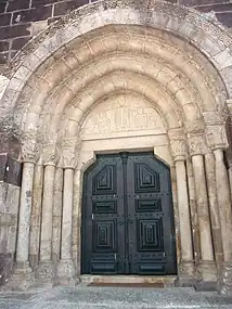 Portal of São Cristóvão de Rio Mau with anthropomorphic and vegetalist motifs.