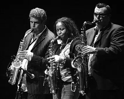 Rivera, Taliefero, Fischer of Billy Joel Band May 2007 3.jpg