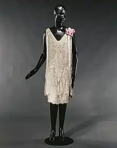 Evening dress, by the Maison Agnès, 1920-1930, silk, pearls, strass, cabochon, and other materials, Musée Galliera, Paris