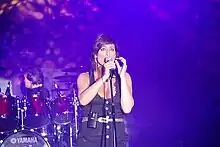 Roberta Faccani singing with Matia Bazar (2007)