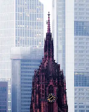A rooftopper on top of Frankfurt Cathedral.