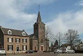 Roosteren, church in the street