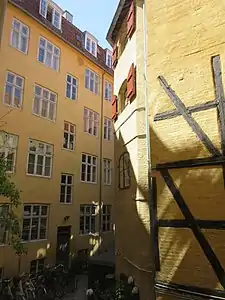 Side wing of Rosenborggade 8 and the chamfered corner of the warehouse