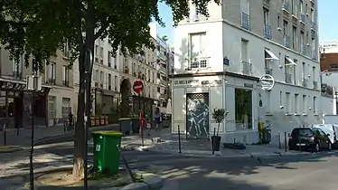 This view is seen in the film. The photo is taken from the side of the building hosting the bakery (intersection of rue des Envierges and rue du Transvaal)