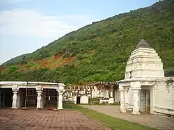 Group of temples called-
(i)                 Dharmalingeswara
(ii)              Radha Madhava Swamy
(iii)            Visweswara Swamy varu