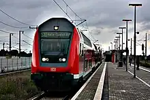 A line 10 train of the Leipzig S-Bahn stops at Gröbers, headed for Halle