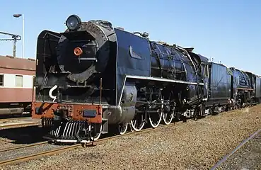 No. 858 with smoke deflectors at Beaconsfield, Kimberley, 3 July 1999