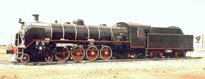 No. 1413 at Secunda with Sasol-applied smoke deflectors, c. 1980