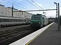 437020 passing through Lyon Vaise station.