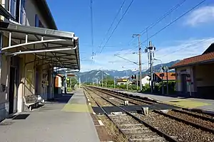 Double-tracked railway line with side platforms