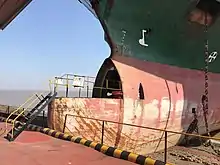 Safe accesses to the ships during recycling