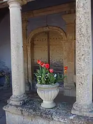 The entrance to the church in Saint-Benin-des-Bois