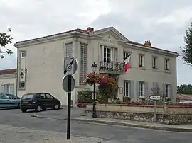 The town hall in Saint-Vivien-de-Médoc