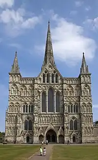 Salisbury Cathedral – wide sculptured screen, lancet windows, turrets with pinnacles. (1220–1258)