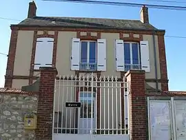 The town hall in Santeuil