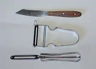 From top to bottom, a paring knife, a Zena Rex Y-type peeler and a swivel (Jonas) peeler.