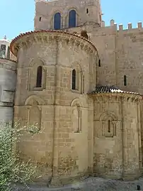 Coimbra is the only big cathedral in Portugal that still has the original Romanesque semi-circular apse.