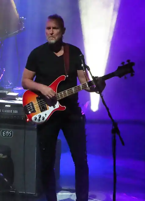 Reingold performing with Steve Hackett in 2021