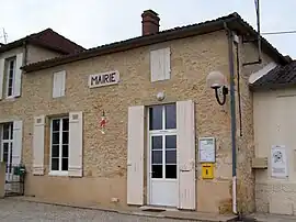 The town hall in Semens