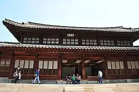 Seokeodang is a two-storey building of Deoksugung Palace built in the style of a private residence.