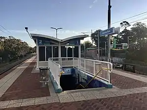 Shenton Park station platform with small shelter and stairs leading down