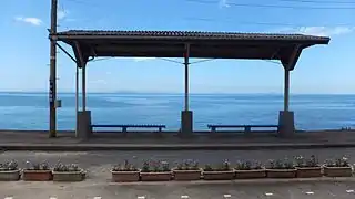 A scene commonly featured in travel magazines: the platform, with its shelter, with its unobstructed view of the Seto Inland Sea.