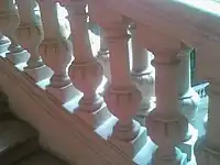 Double balustrade in the stairs for management