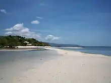 Sandugan Beach, Larena