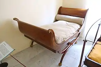 Sleigh bed (ca. 1820), Museo Nacional de Artes Decorativas, Madrid, Spain.