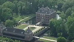 Amerongen Castle seen from the air (film still from video by Rijkswaterstaat)