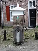 Soest - Waterpomp op de kruising van de Kerkstraat en de Eemstraat