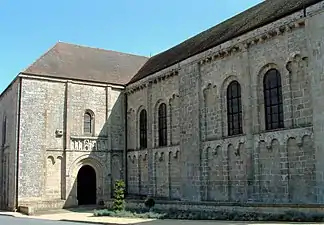 North side facade and entrance in the north arm of the transept