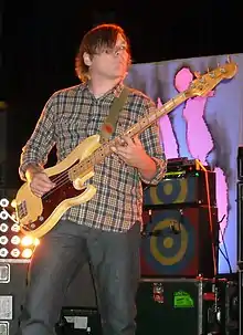 Ibold performing with Sonic Youth in 2009