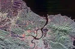 Radar imagery of the Taipei Basin showing the Erchong Floodway as light navy blue in the centre, and the Tamsui River in dark navy blue to the right.