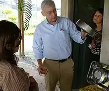 Demonstration of the spill-proof canisters of the CleanCook stove