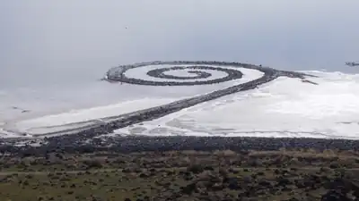 Robert Smithson, Spiral Jetty from atop Rozel Point, 2005.