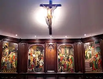 The central panels and the 18th-century crucifix