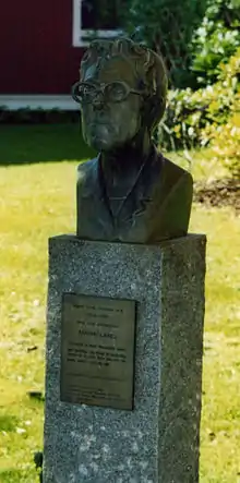 Bust of Lange in her home town of Nora.